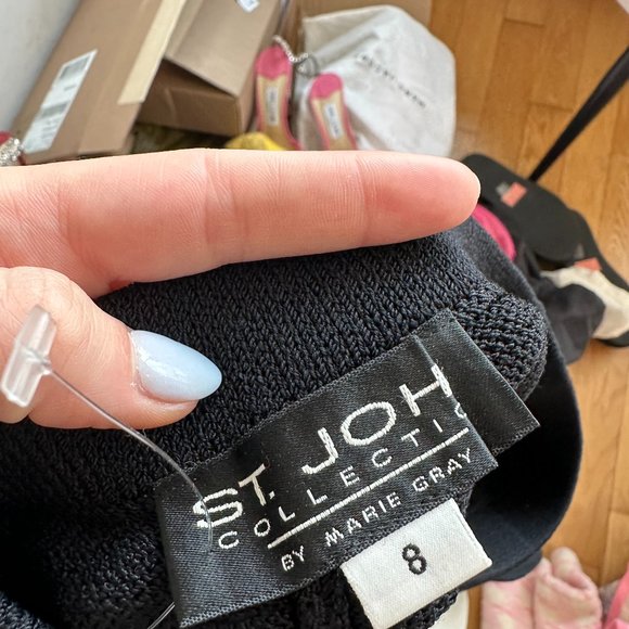 St. John Collection By Marie Gray Culottes Crop Pants SZ 8 Black Knit - Picture 3 of 7